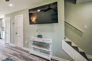 Gulf Shores Condo - Walk to Beach and Restaurants!