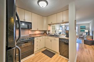 Charming Condo with Pool Access - Walk to Beach