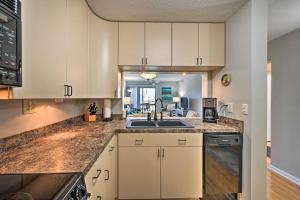 Charming Condo with Pool Access - Walk to Beach