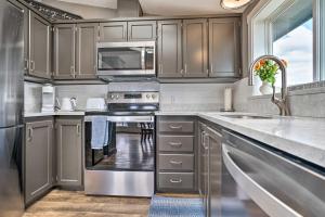 Quincy Home on Lavender Farm with River Views!