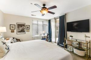 Seacliff Retreat Gorgeous third-floor condo with pool, hot tub, & fitness room - walk to beaches