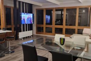 Liz Garden country house