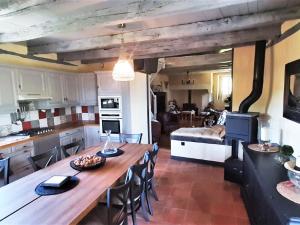 Maisons de vacances Traditional holiday home in Altillac with private pool : photos des chambres