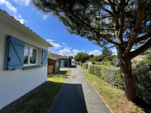 Maisons de vacances Maisonnette 4 pers avec terrasse privee et acces piscine, proche ocean - Saint-Brevin-les-Pins - FR-1-364-102 : photos des chambres