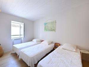 Maisons de vacances Maison La Couarde-sur-Mer, 5 pieces, 8 personnes - FR-1-434-97 : photos des chambres