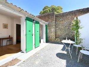 Maisons de vacances Maison Les Portes-en-Re, 2 pieces, 2 personnes - FR-1-434-100 : photos des chambres