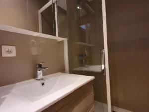 Appartement 3 pièces calme avec balcon, accès piscine inclus, parking, non fumeur - FR-1-346-336