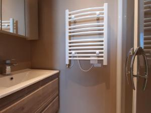 Appartement 3 pièces calme avec balcon, accès piscine inclus, parking, non fumeur - FR-1-346-336