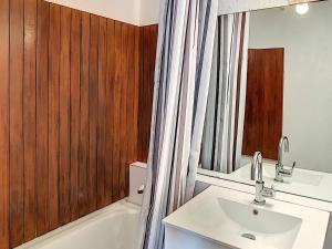 Appartement lumineux au centre avec balcon - FR-1-267-200