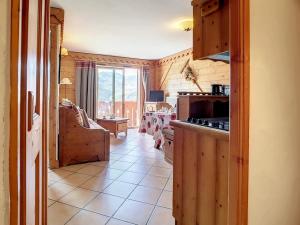 Appartement spacieux proche des pistes avec balcon et parking - FR-1-344-778