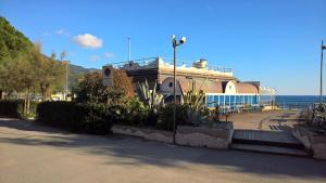 DELuxe 4 Bedrooms in Fegina Monterosso