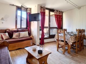 Appartement confortable skis aux pieds avec balcon et parking - FR-1-344-797