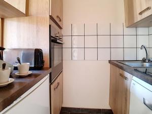 Appartement confortable skis aux pieds avec balcon et parking - FR-1-344-797