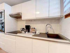 Duplex rénové au pied des pistes, balcon, parking inclus - FR-1-344-807