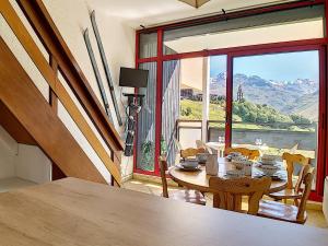 Duplex lumineux skis aux pieds, 8 pers., 3 chambres, Les Menuires - FR-1-344-827