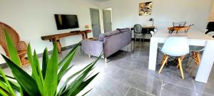 Maisons de vacances MAISON PLEIN-PIED DETENTE ASSUREE Clim-BBQ : Maison 3 Chambres