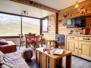 Studio rénové, lumineux et skis aux pieds - FR-1-344-840