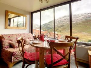 Studio rénové, lumineux et skis aux pieds - FR-1-344-840