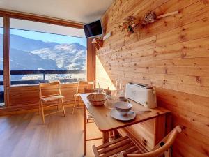 Studio rénové ski aux pieds avec balcon, 3 pers - FR-1-344-890