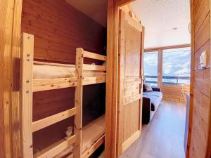 Studio rénové ski aux pieds avec balcon, 3 pers - FR-1-344-890