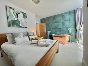 The Alice Apartment - by Coastline Retreats - Stunning Balcony Apartment with Sea Views - Alice in Wonderland Themed Secret Room - Luxury Copper Bath in Master Bedroom