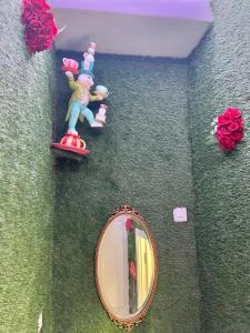 The Alice Apartment - by Coastline Retreats - Stunning Balcony Apartment with Sea Views - Alice in Wonderland Themed Secret Room - Luxury Copper Bath in Master Bedroom