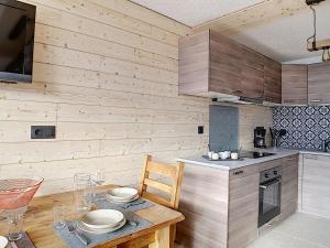 Studio rénové au pied des pistes avec Balcon et Wifi - FR-1-344-949