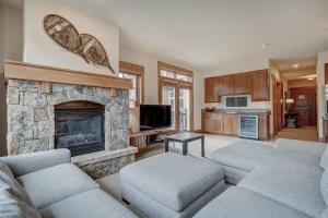Premier 3 Bedroom Ski In, Ski Out Lone Eagle Condo With The Best Access To Skiing In Keystone