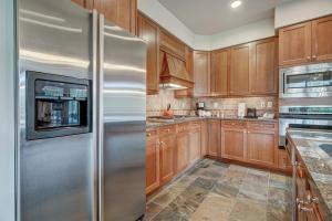 Premier 3 Bedroom Ski In, Ski Out Lone Eagle Condo With The Best Access To Skiing In Keystone