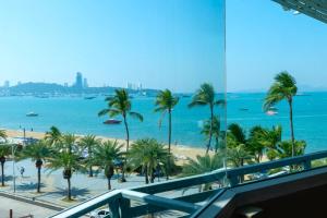 The Beach Front Resort, Pattaya
