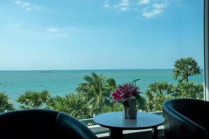 The Beach Front Resort, Pattaya
