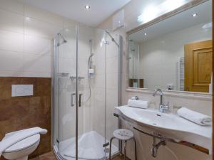Classic Double Room with Balcony room in Alpenherz Hotel Garni