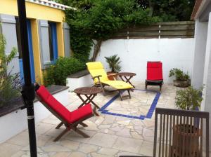 B&B / Chambres d'hotes Les Yeux Bleus Bed & Breakfast : Chambre Double Marine