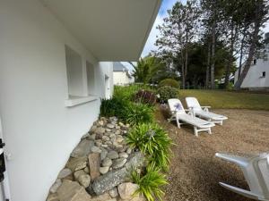 Appartement cosy, jardin privé, 100m de la plage, Côte de Granit Rose - FR-1-542-10