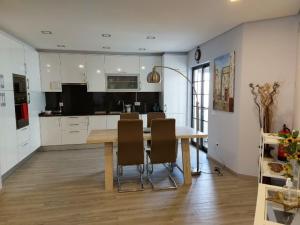 Girassol - Bright, modern, well located Apartment