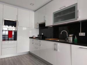 Girassol - Bright, modern, well located Apartment
