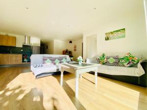 Maisons de vacances MAISON AXALY SAINT MARTIN D’ARDECHE 12 PERSONNES AVEC PISCINE : photos des chambres