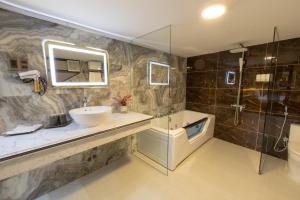 La Fleur Premium Central Apartment Hotel