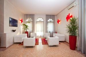 Momis Hotel