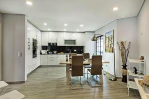 Girassol - Bright, modern, well located Apartment