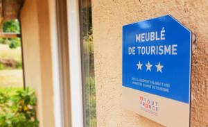 Maisons de vacances Le Vieux Moulin Gites - Detached cottage with garden views and pool : photos des chambres