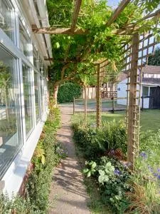 Kara Mia - Leake Common Side