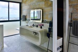 Paradise Villa Elysium - Sea View Infinity Pool with Waterfall & Jacuzzi