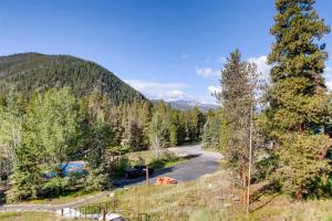 1 Bedroom Mountain Condo In Lakeside Village Near Keystone Lake With Complimentary Shuttle Service
