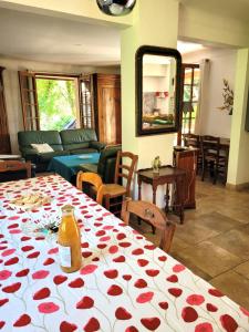 Maisons de vacances Maison provencale, meuble de tourisme 4 etoiles : photos des chambres