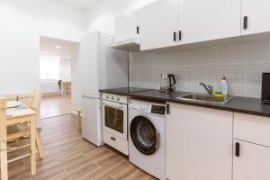 Stylish 2-Bedroom Apartment in Central Budapest