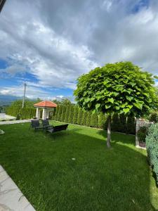 Djokić 2 sa bazenom