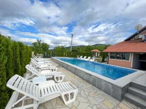 Djokić 2 sa bazenom