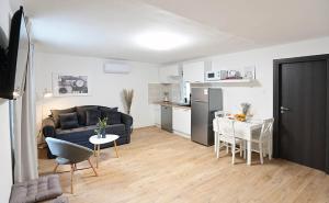 Apartment D & Studio L 