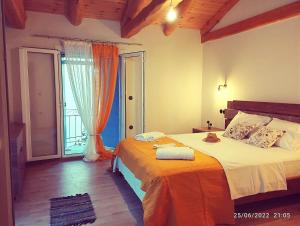 Spiros cottage by Alegria apartments